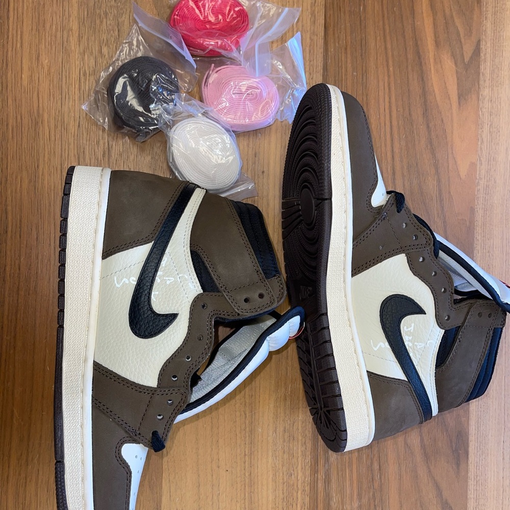 Travis Scott’s AIR JORDAN 1 HIGH OG TS SP
"Travis Scott"